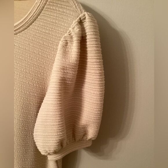 CUPIO SIZE LARGE TAN RIBBED SHORT PUFF SLEEVE LONG LINE TOP - Picture 5 of 8